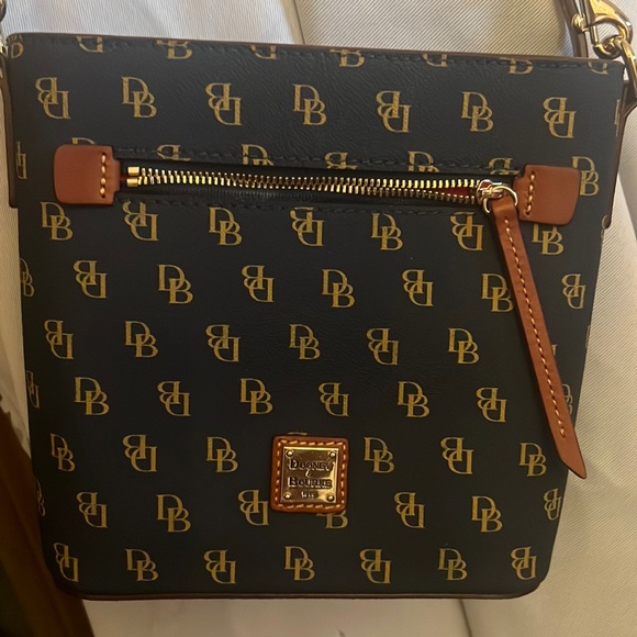 Dooney and Bourke crossbody - Picture 1 of 6